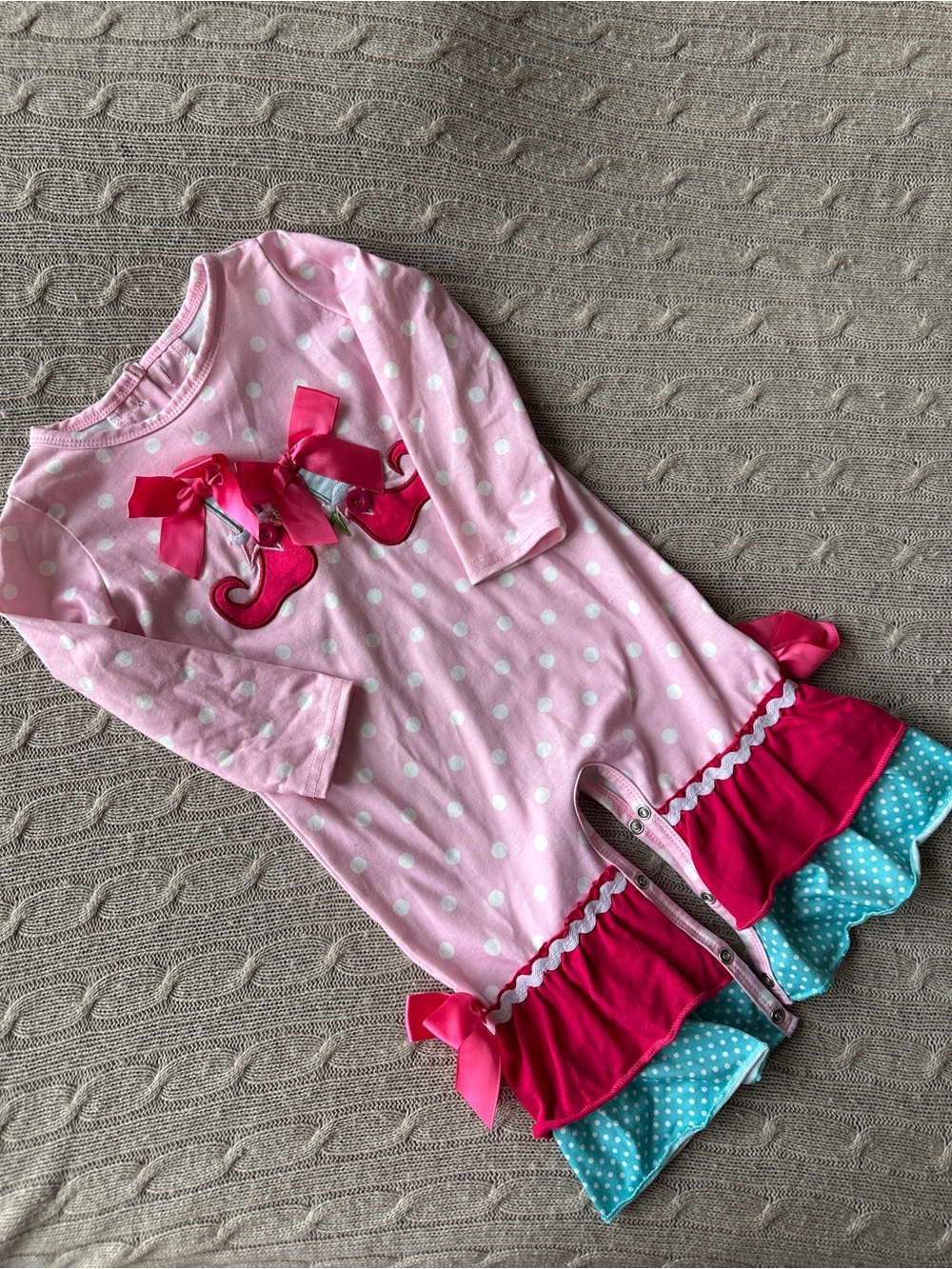 EUC Baby Girl Christmas Elf Pajama, Pink Polka Dot Bows, 6-12 Months
